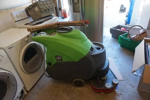 lot 33 image: Eagle Brand Model CT70 Eco Cost Cleaning Solutions Battery Powered Commercial Floor Scrubber
