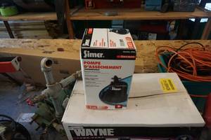 lot 44 image: Lot of 4 Pumps