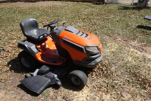 lot 4 image: Husqvarna Model YTH26V54 Garden Tractor Lawn Mower