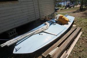 lot 40 image: 1971 Glaston Brand 156 Sail Boat