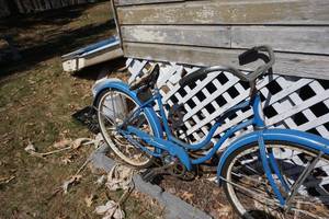 lot 121 image: Vintage Shwinn Tornado Bicycle