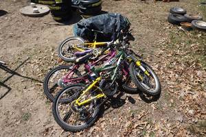lot 120 image: Lot of Youth Bikes