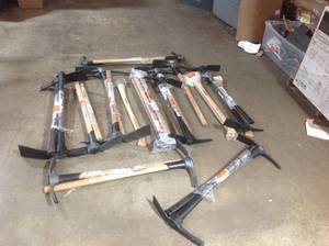 PALLET WITH ASSORTED HUSKY AXES & PICKAXES
