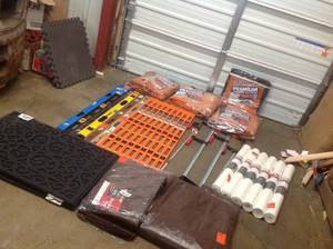 PALLET WITH ASSORTED GARAGE SUPPLIES