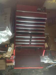 HUSKY 36 in. 12-Drawer Tool Chest and Cabinet combo in Gloss Red whit damage on the wheels and not key