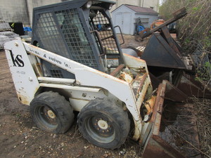 BOBCAT WITH BUCKET