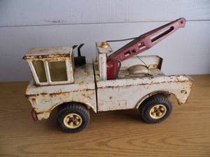 lot 1 image: Tonka Tow Truck