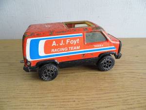 lot 5 image: Tonka Van