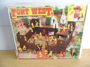 lot 11 image: Fort West Play Set