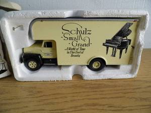 lot 18 image: 1957 International Moving Van
