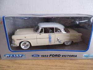lot 22 image: 1953 Ford Victoria