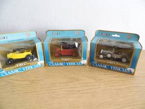 lot 23 image: Lot of 3 Ertl Vehicles