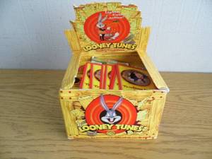 lot 34 image: Looney Tunes Cards
