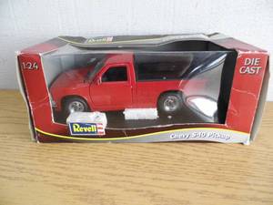 lot 43 image: Revell Chevy S-10 Pick Up