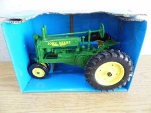 lot 50 image: Ertl John Deere Tractor