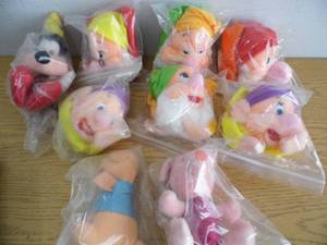lot 56 image: Dwarfs - Goofy Plush