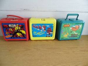 lot 72 image: Lot of 3 Plastic Lunchboxes