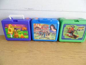 lot 73 image: Lot of 3 Plastic Lunchboxes