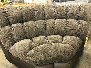 lot 4 image: Corner Section Couch