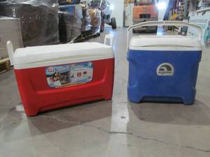 lot 199 image: igloo coolers