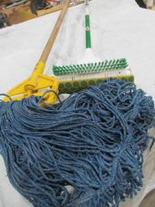 lot 260 image: rag mop, mop