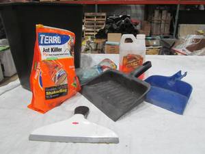 lot 261 image: cleaning supplies