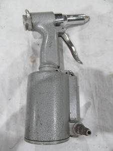 lot 298 image: Rivet air powered guns