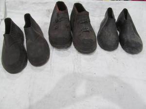 lot 305 image: rubber boots