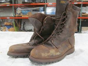 lot 315 image: work boots
