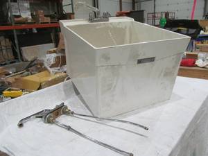 lot 329 image: utility sink, utilitub
