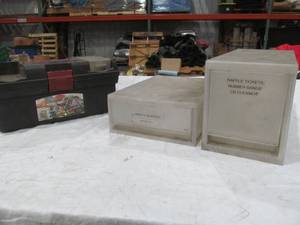lot 365 image: Rubbermaid tool chest