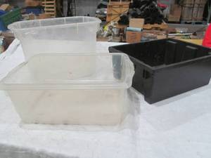 lot 369 image: plastic containers