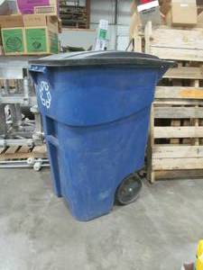 lot 374 image: Rubbermaid  recycle cart
