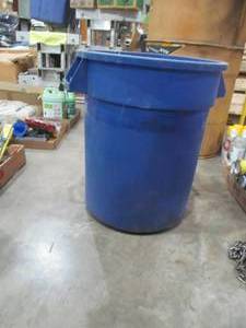 lot 411 image: Rubbermaid trash can