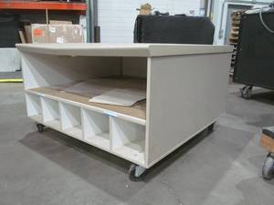 lot 425 image: Mobil work station