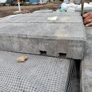 lot 101 image: Belgard Melville Wall Blocks