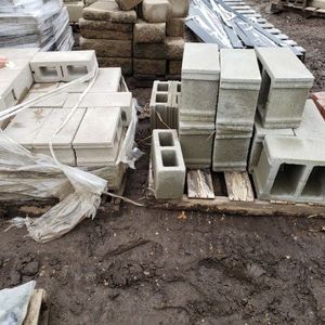 lot 25 image: Concrete Block