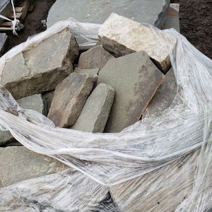 lot 27 image: Bluestone Wall Stone