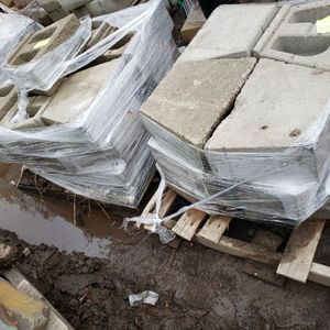 lot 29 image: Concrete Wall Block
