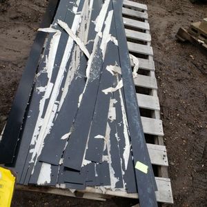 lot 32 image: Edging