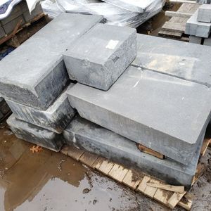 lot 103 image: Concrete Wall Block