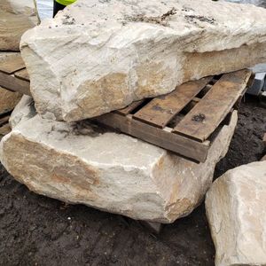 lot 111 image: Sandstone Outcroppings