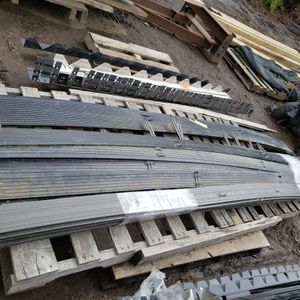 lot 142 image: Aluminum Edging