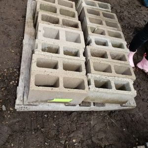 lot 149 image: Concrete Block