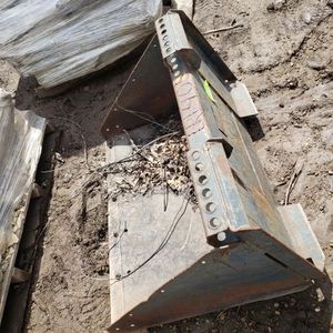lot 189 image: Skidloader Bucket