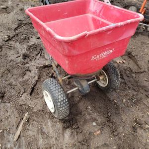 lot 190 image: Broadcast Spreader