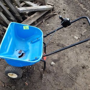 lot 193 image: Broadcast Spreader