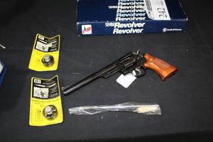 lot 242 image: Smith & Wesson 29 44 Magnum Revolver