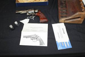 lot 246 image: Smith & Wesson 19-4 .357 Combat Magnum Revolver 4