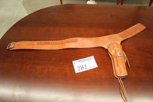 lot 282 image: Leather Belt Gun Holster